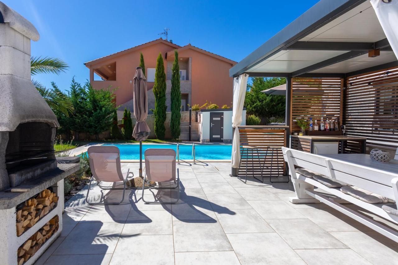 Sun & Sea Villa Kornic Exterior photo