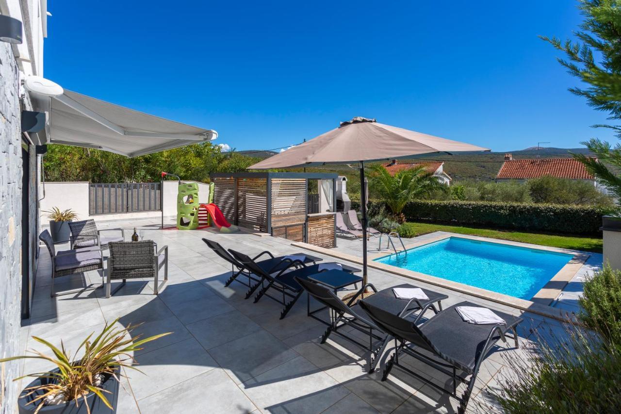 Sun & Sea Villa Kornic Exterior photo