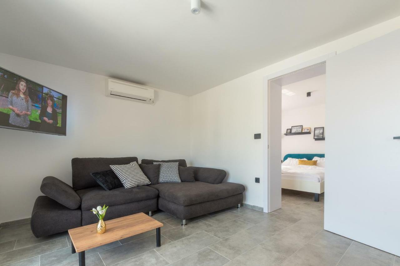 Sun & Sea Villa Kornic Exterior photo
